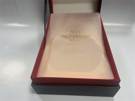 힌지 닫기 빨간 와인 상자 사틴 배열과 함께 고급 와인 선물 상자
